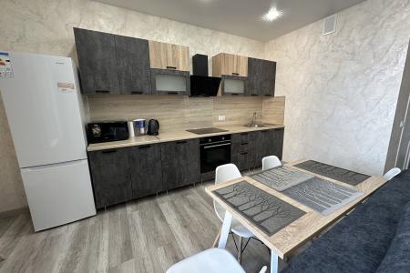 EasyRent дизайнерская трехкомнатная квартира рядом с набережной