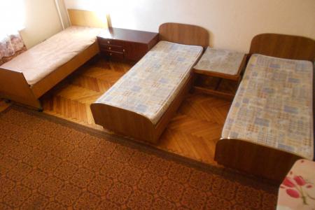 Хорошая 2-х комнатная на въезде в город.