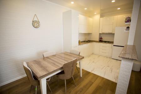 kvartira s vidom da more i gori.