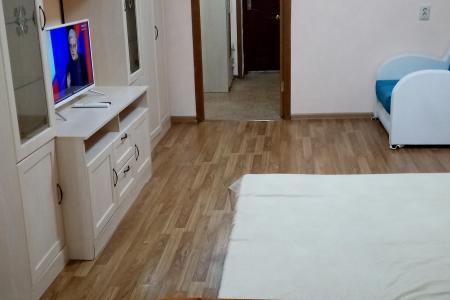 В центре Сочи сдаётся двухкомнатная квартира, бес посредников, вид на море.