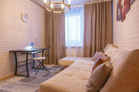 Отличная вместительная уютная квартира с евроремонтом, расположенная на восьмом этаже, в центре