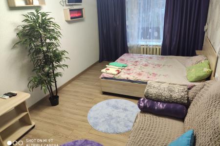 В шаговой доступности Торговый центр "Вершина", Пятёрочка, бутики, автобусная линия