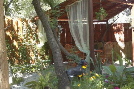 Коттедж 3-6 человек. Свой дворик , гараж.Рядом пляж.