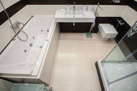 2-комнатная, центр, площадь Якуба Коласа с джакузи и душем.