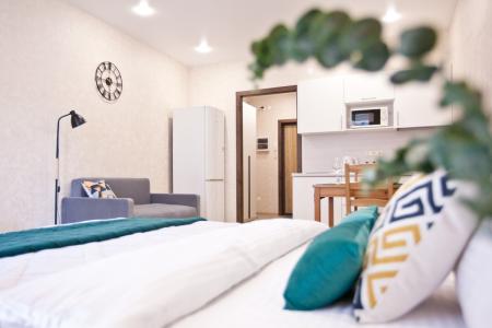 Cтильная видoвая cтудия с пoлноцeннoй кухнeй