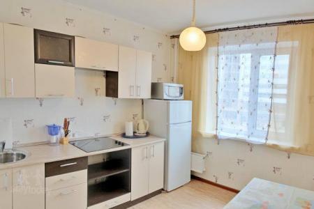 возле Метро клуба