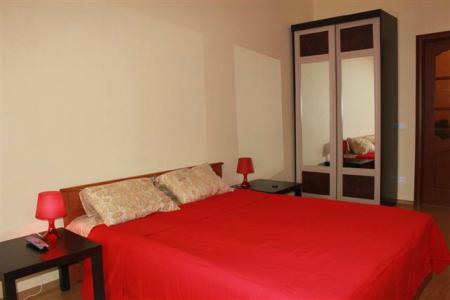 Чистая, ухоженная современная  квартира  возле метро!