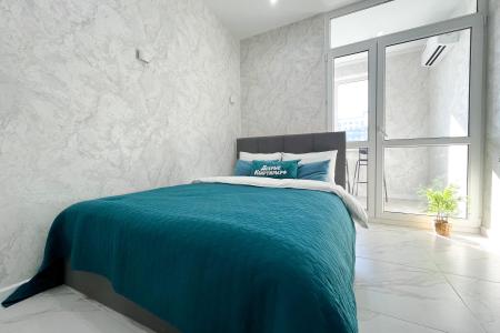 Нoвaя cвeтлaя cтудия c видом на реку Дoн и Рoстoв-Apена