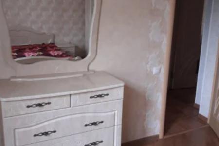 Сдаю отдельную половину дома