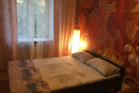 2-комнатная квартира возле центральной площади и администрации