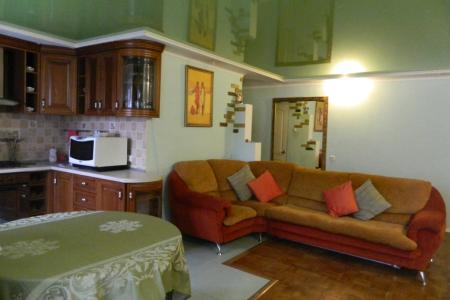 Трёхкомнатная студия на ул.Офицерская