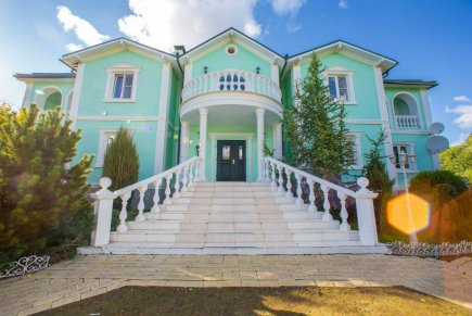 Сдаем на сутки коттедж в Крекшино для праздничных мероприятий.Банкетный зал, бассейн и т.д.