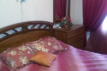 Двухкомнатная квартира находится вблизи большого количества магазинов,остановок автотранспорта.