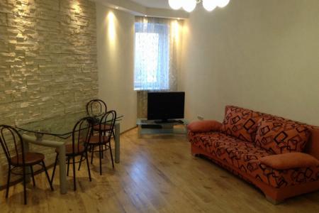 Центр города, класс полулюкс, комфортабельная квартира со всей необходимой мебелью