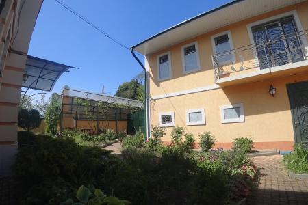 Большой двухкомнатный дом в 300 метрах от парка