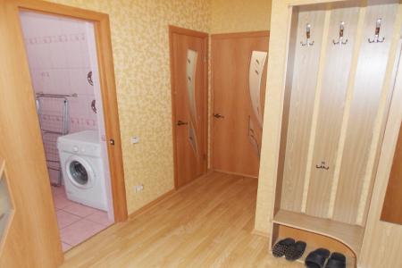 Сдаю 2-комнатную квартиру по ул. Ермолаева, д. 1