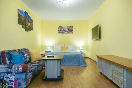 Пять Звёзд у офиса Газпрома