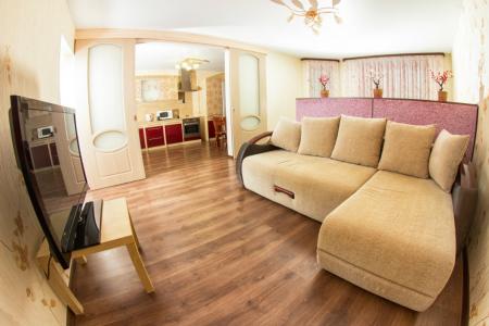 Комфортная однокомнатная  квартира с новым ремонтом, расположена в центре города Тюмени.