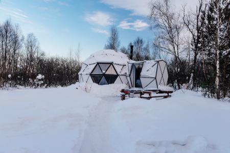 Необычные жилища в экокемпинге SFERA (юрта,геокупол, типи и тд)