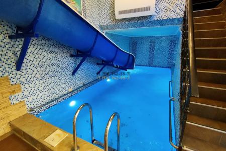 3-этажный дом с водной горкой, 800 м²