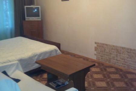 Квартира в центре .рядом : ЖД вокзал,цирк,стадион "Шинник"