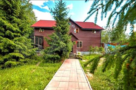 Дом шале на компанию из 12 гостей с баней, бассейном и волейбольной площадкой