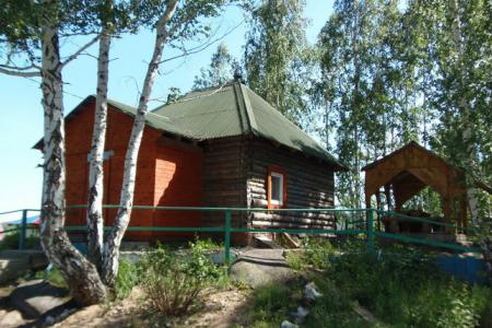 Изба на окраине поселка Слюдорудник
