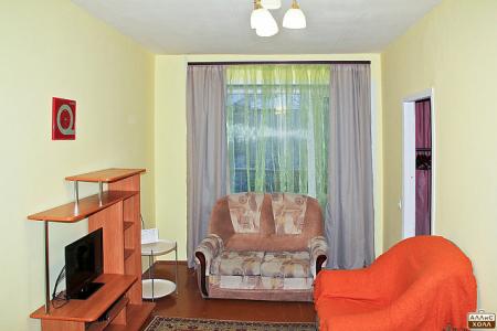 Двухкомнатная квартира возле Оперного театра