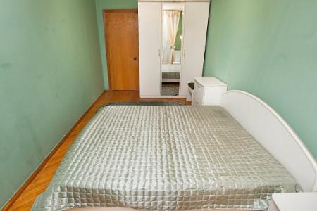 Трехкомнатная квартира в районе ТЦ "Каскад"