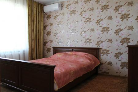 Благоустроенная двухкомнатная  с видом на море и Парк Победы