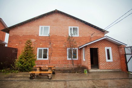 Новый гостевой дом на Суворова. Открыт каток и горки