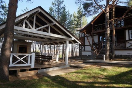 Двухэтажный коттедж за городом