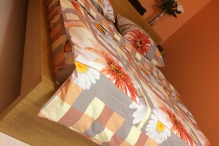 Уютная, чистая квартира с хорошим ремонтом.