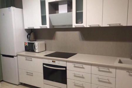 Однокомнатная квартира возле метро.