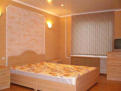 Комфортная студия с отдельной спальней, интернетом в центре