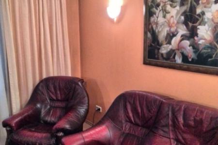 Трехкомнатная квартира в центре города.