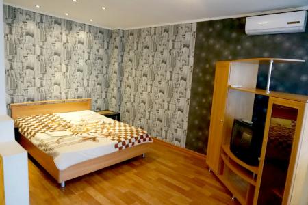 В новостройке, однокомнатная квартира.