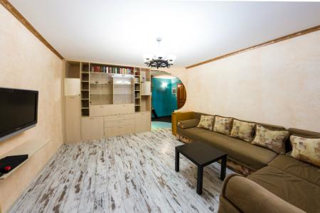 Двухкомнатная квартира с камином у гипермаркета Семья