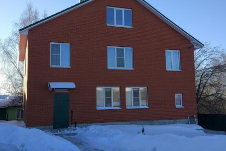Сдам посуточно 3-этажный коттедж 260 м² (кирпич) на участке 10 сот., Ленинградское шоссе,10 км от М
