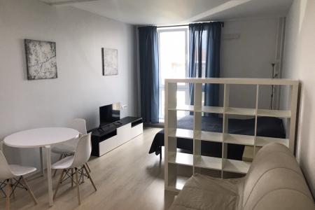 Просторная студия в современном жилом квартале