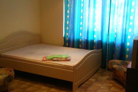 Однокомнатная квартира в спальном районе возле леса.