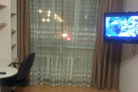 Однокомтная квартира возле д/к Строитель,  рядом автовокзал.