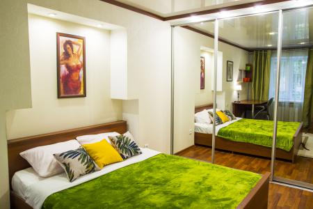 Квартира рядом с цирком.