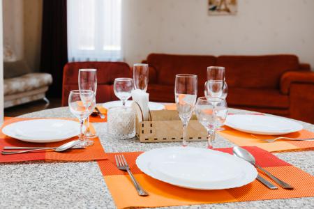 Двухкомнатная квартира возле театра оперы и балета