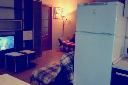 Отличная квартира-студия на ТРК Семья посуточно