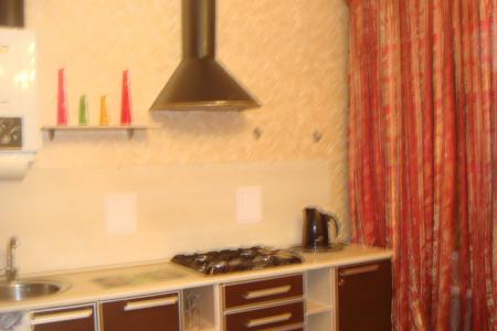 2 комнатная квартира, недалеко от кинотеатра Кристалл