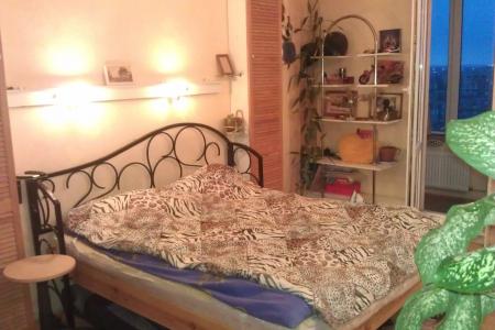 Добро пожаловать в уютную квартиру. Новый дом на тихой улочке, 12 мин. от "Звездная". Я собственник.