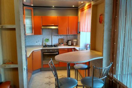 в центре 2-х комнатная квартира-студия с евроремонтом