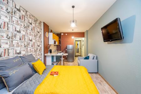 Новая студия в Индустриальном районе, подойдёт для командированных или небольшой семьи.