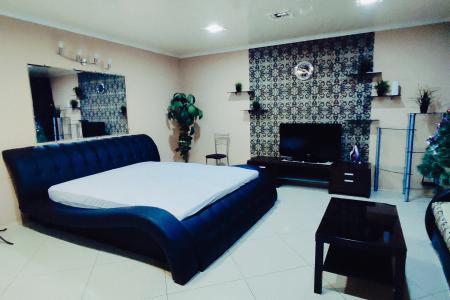 Квартира-студия посуточно,ост.ТРК Семья